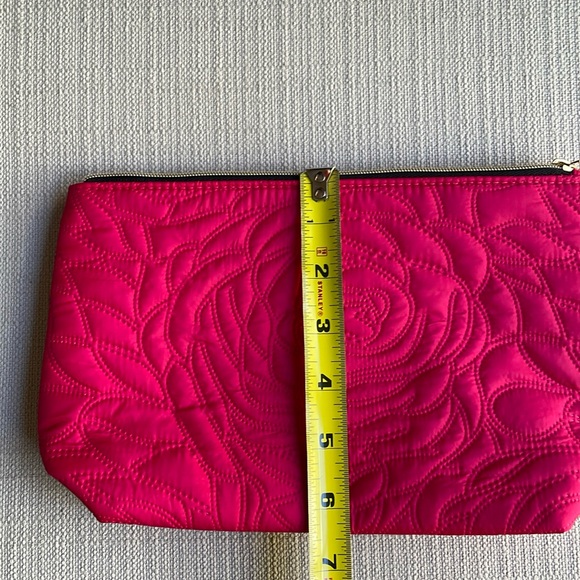 Lancome large hot pink makeup pouch with gold zipper - Picture 12 of 14
